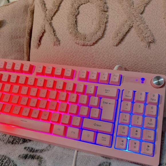 NEW RBG PINK MAGEGEE keyboard - Picture 1 of 3